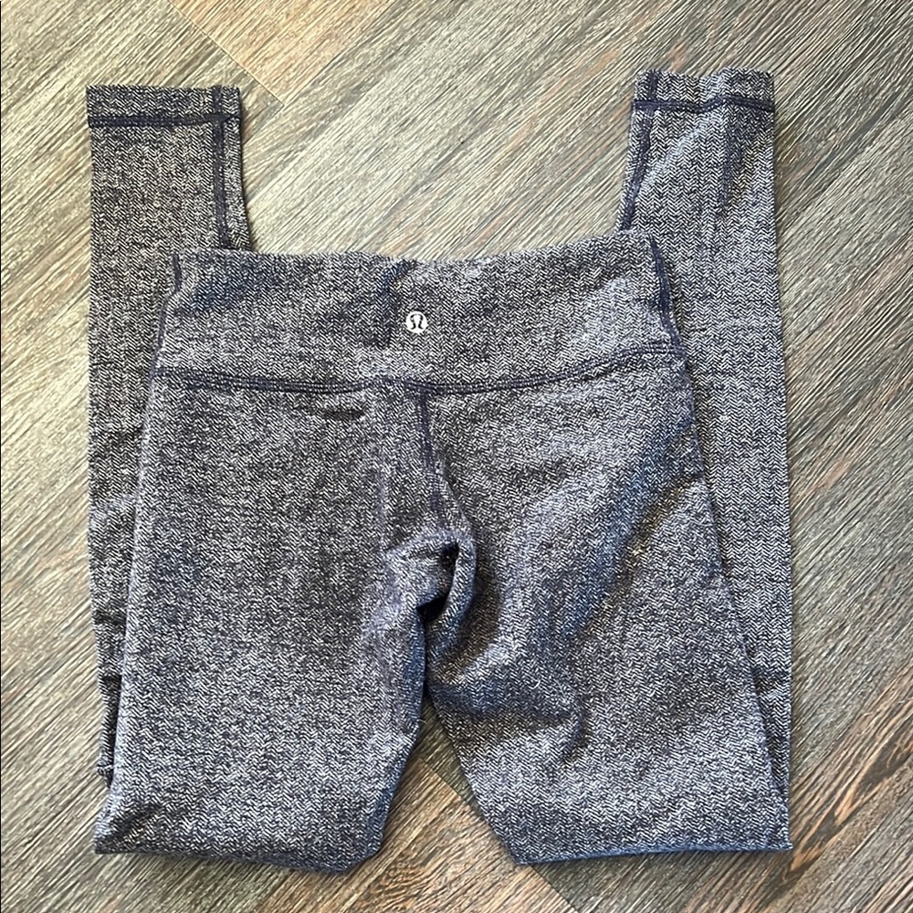 Blue herringbone lululemon wonder under Leggings